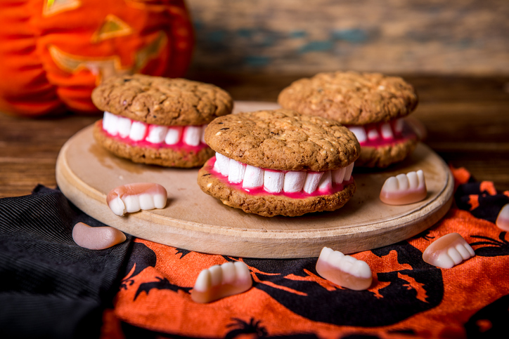 Vampire Teeth Cookies for your Halloween mystery party